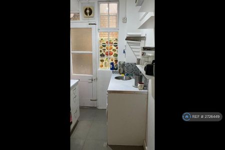 1 bedroom in a flat share to rent - Photo 4