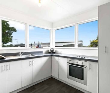 Modern 3-Bedroom Home in the Heart of Dinsdale - Photo 3
