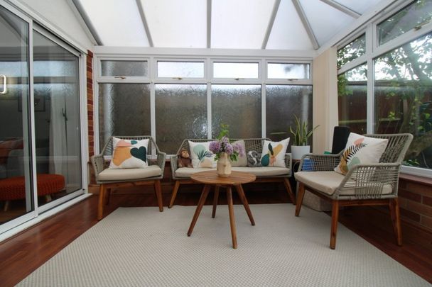 Broadwater Crescent, Stevenage, Hertfordshire - Photo 1