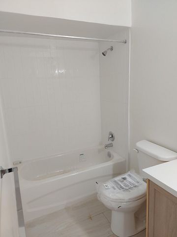 Beautifully Renovated Unit - Photo 3