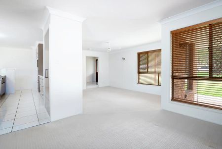 “For Lease: 4-Bedroom Family Home on 6000sqm Block with Pool in Walloon” - Photo 4