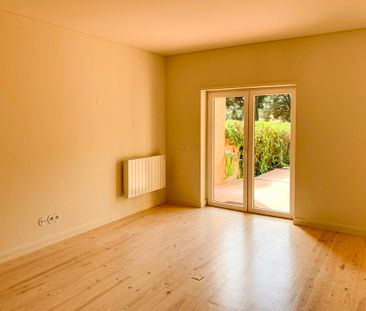 Three-bedroom duplex with private garden in Quinta da Marinha - Photo 3