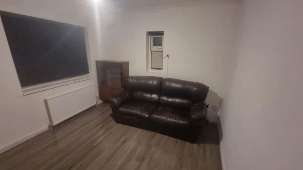 4 bedroom semi-detached house to rent - Photo 1