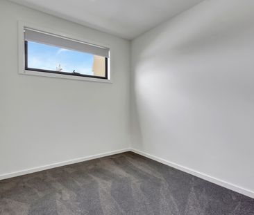 7 Rakia Lane, Fraser Rise VIC 3336 - Townhouse For Rent | Domain - Photo 2