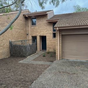 33 Strong Place, Belconnen ACT - Photo 2