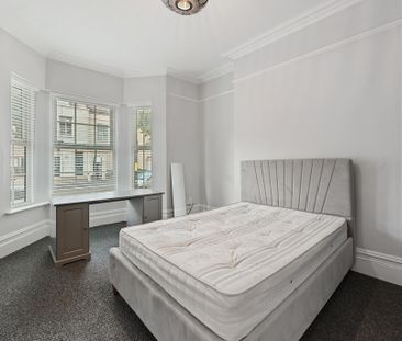 6 Bed Student Accommodation - Photo 2