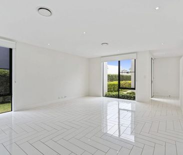 Stunning Two-Story, Three-Bedroom Home! - Photo 5