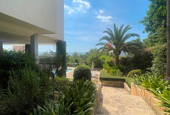 Elegante apartamento con terraza, piscina, vistas al mar, parking, 3 dormitorios. San Agustin, Palma.