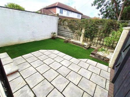 3 bedroom end of terrace house to rent - Photo 4