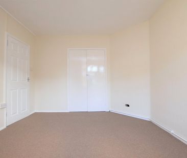 Chelmsford Avenue, Romford, RM5 - Photo 4