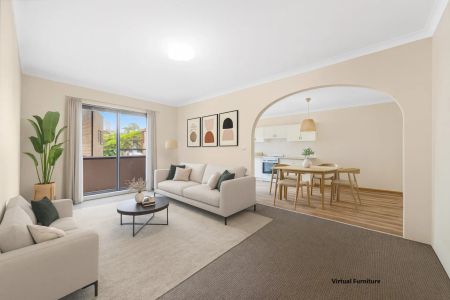 Two bedroom apartment in great location! - Photo 2