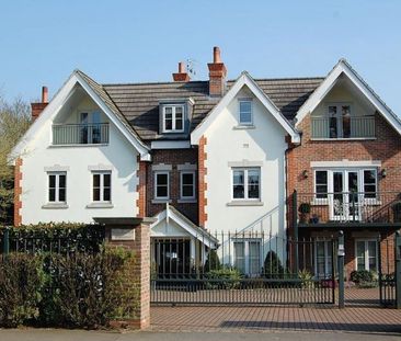 74 Packhorse Road, Gerrards Cross,SL9 - Photo 2