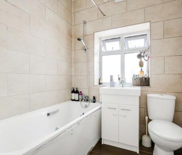 3 Bedroom Flat To Let - Photo 3