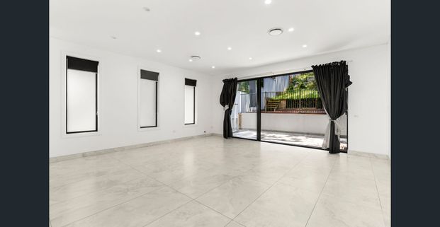 Luxurious Duplex with House like Proportions - Photo 1