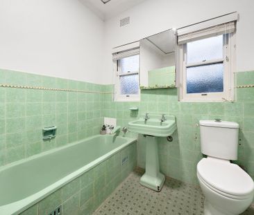 2 Bedroom Home With Full Size Study & Fully-Fenced Backyard - Photo 5