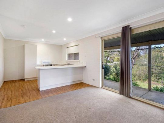Charming Villa for Rent in Prime Berry Location - Photo 1