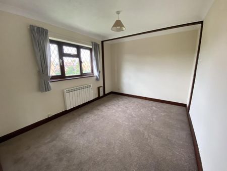 3 bedroom detached house to rent - Photo 2