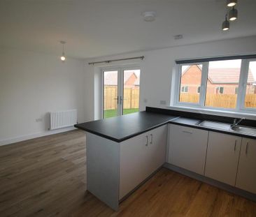 3 bedroom semi-detached house to rent - Photo 4