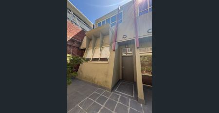 Spacious 2-Bedroom Apartment in Prime Location - Photo 4