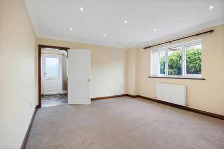 3 bedroom Detached Bungalow to let - Photo 5