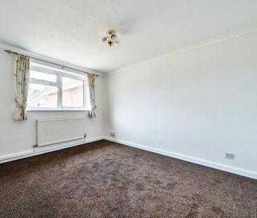 2 bedroom semi-detached bungalow to rent - Photo 3