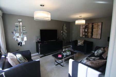 5 bedroom detached house to rent - Photo 2