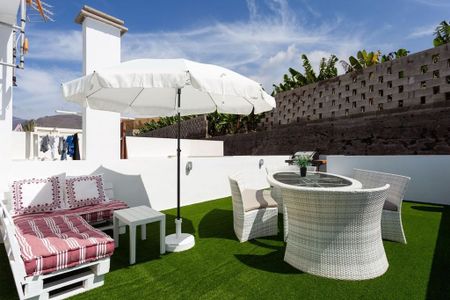 Luxury Villa for rent in Guía de Isora, Canary Islands - Photo 2