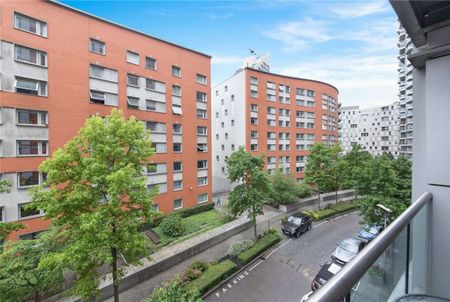 One bedroom apartment with views of the Thames, located in New Providence Wharf. - Photo 2