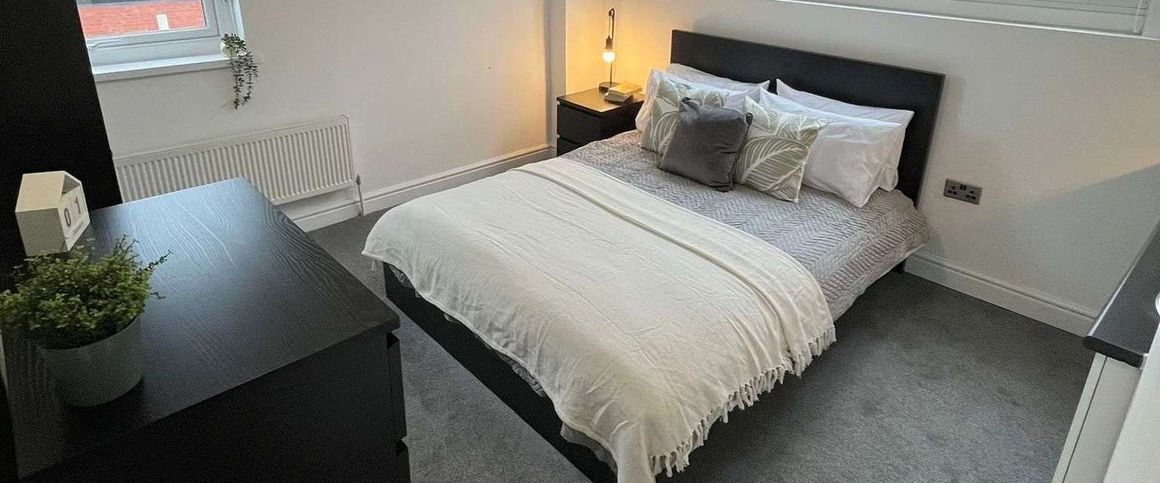 Arpley Street Room 7 - Photo 1