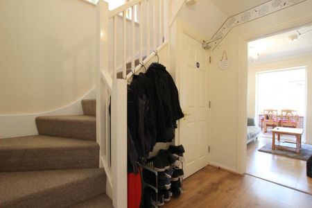 5 bedroom semi-detached house to rent - Photo 2
