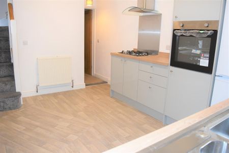 2 bedroom terraced house to rent - Photo 4