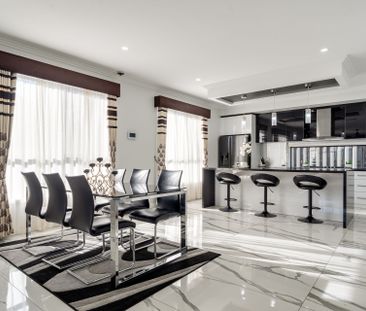 Luxurious Family Home! - Photo 3