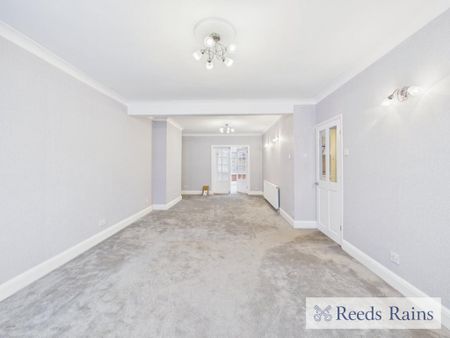 4 bedroom semi-detached house to rent - Photo 2