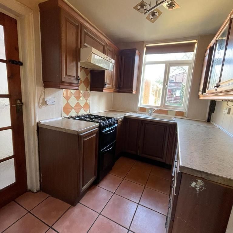 3 bedroom semi-detached house to rent - Photo 1