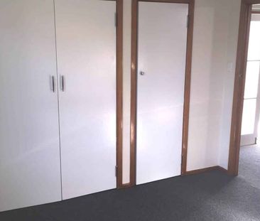 CUTE ONE BEDROOM, DOWNSTAIRS HOME WITH CARPORT - Photo 4