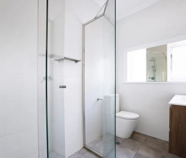 Art Deco Character and Contemporary Style in a Boutique Block of Seven - Photo 3