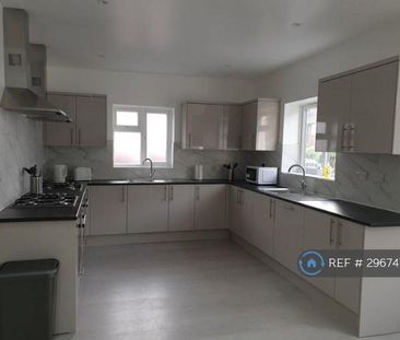 1 bedroom in a house share to rent - Photo 2