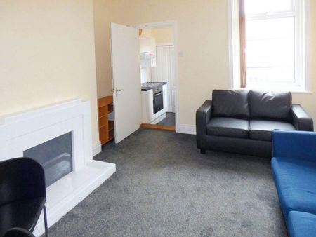 2 bed upper flat to rent in NE30 - Photo 2