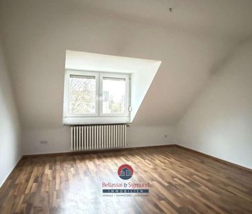 KREFELD-OPPUM: HELLE & SCHÖN GESCHNITTENE 2-ZIMMERWOHNUNG IM DACHGE... - Foto 1