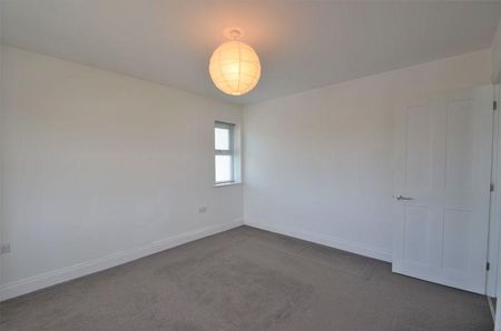 3 bedroom detached house to rent - Photo 2