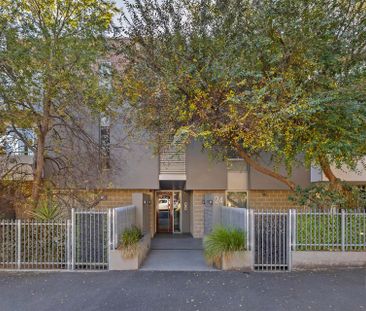 Charming Apartment in the Heart of Elwood - Photo 5