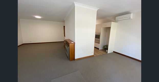 Spacious 3 BR townhouse in quiet Eastern Suburb location within Marryatville High School Catchment and overlooking Tusmore Park - Photo 1