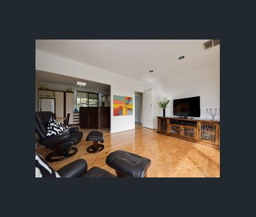 GREAT FAMILY HOME - MINUTES FROM PUBLIC TRANSPORT - Photo 1