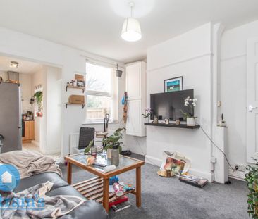 3 bed Mid Terraced House for Rent - Photo 2