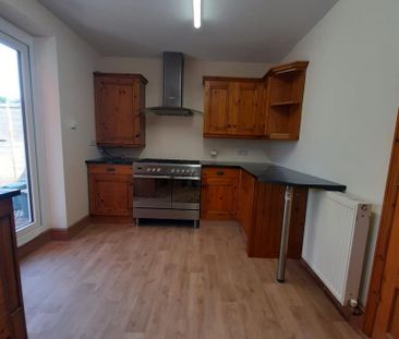 2 bedroom semi-detached house to rent - Photo 4