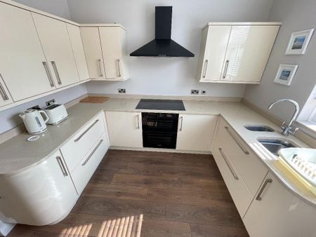 3 bedroom semi-detached house to rent - Photo 3