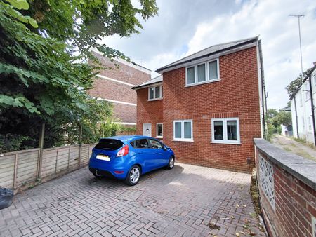 Castlebar Road, London W5 - Photo 2