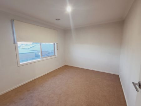 3 Living area double storey Family Home - Photo 2