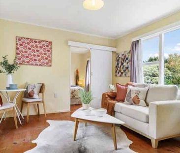 Charming, Well-Presented One-Bedroom Home in the Heart of Brooklyn - Photo 2