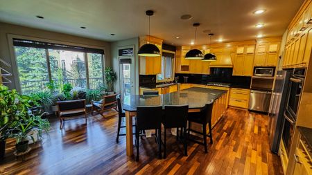 Executive Furnished 5 Bedroom Home With Walkout Basement In Aspen Woods - Photo 2